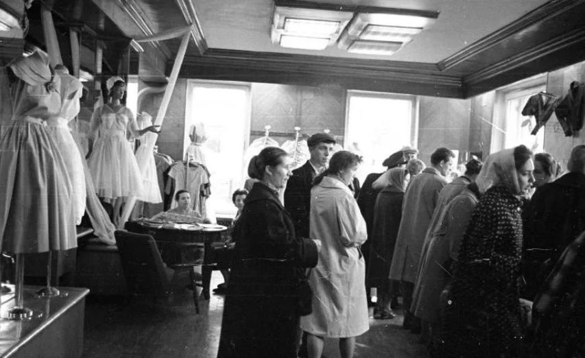 1964 год. В Краснодаре молодоженам начали выдавать талоны на дефицитный товар в «Салон для новобрачных»
